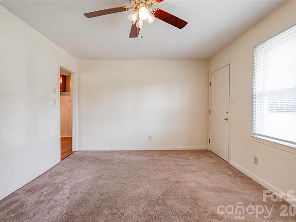 4th image of 1904 Sulphur Springs Rd