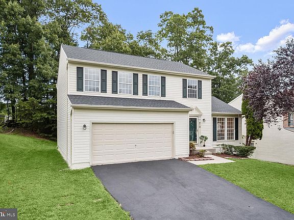 2nd image of 910 Minglewood Ln
