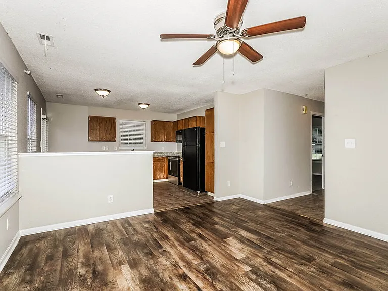 4009 Dogwood Ln — Photo 6