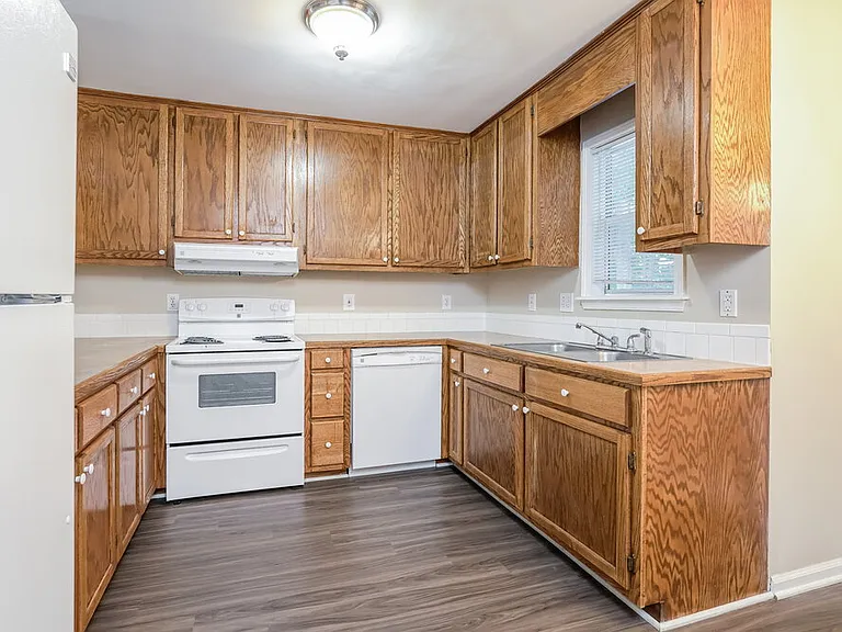 2110 Arden Pl — Photo 8