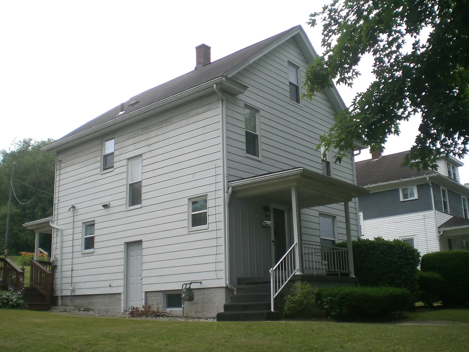 1023 W 2nd St photo 1