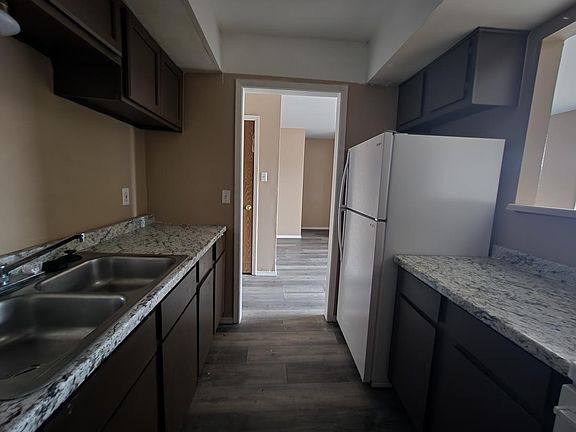 3rd image of 2401 Bosque Dr APT B