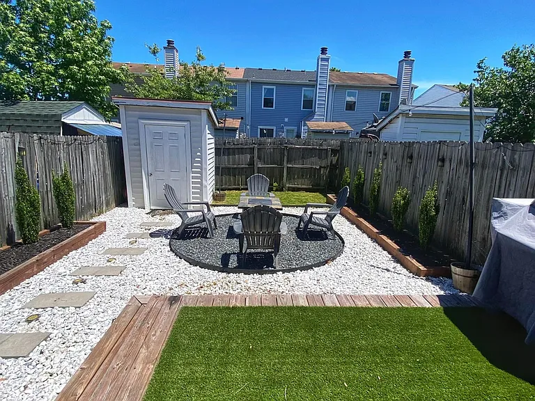 1657 Fairfax Dr — Photo 9