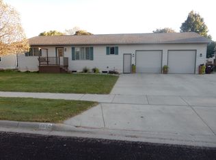 1513 Pinehurst Ave, Mitchell, SD 57301