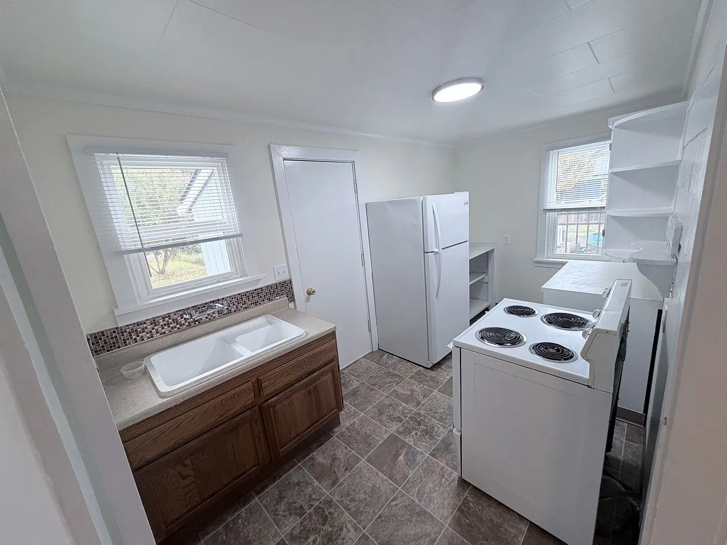Newly Updated One Bedroom Home — Photo 4