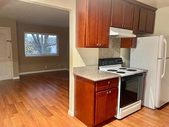 4th image of 687 Ontario Ct #8