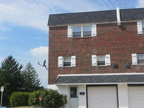 2nd image of 10902 Nandina Ln