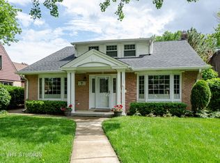 7 Smithwood Dr, Morton Grove, IL 60053