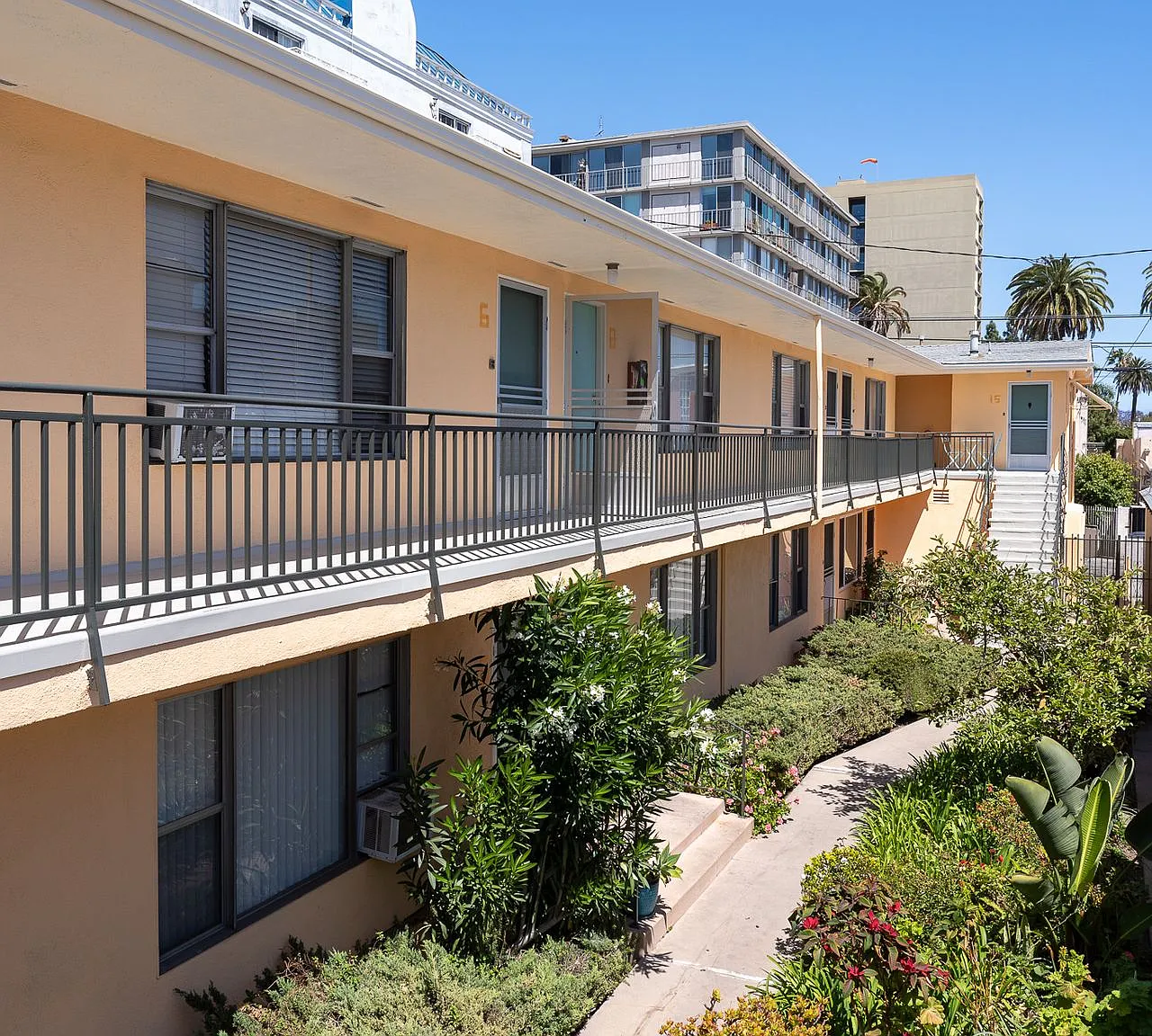 Del Rio Apartments — Photo 1