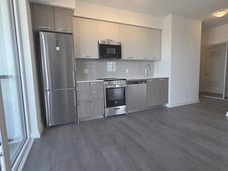 75 James St S #2214 — Photo 3