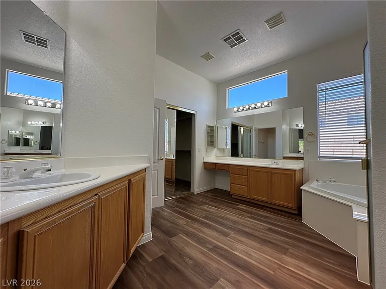3008 Teal Beach St — Photo 15