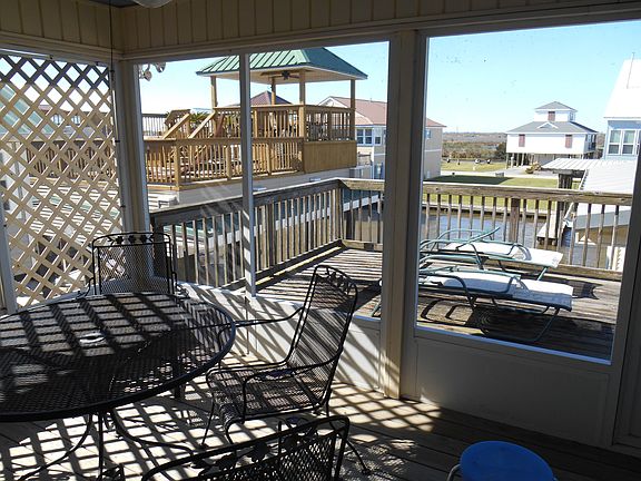 Deck & Screened Porch