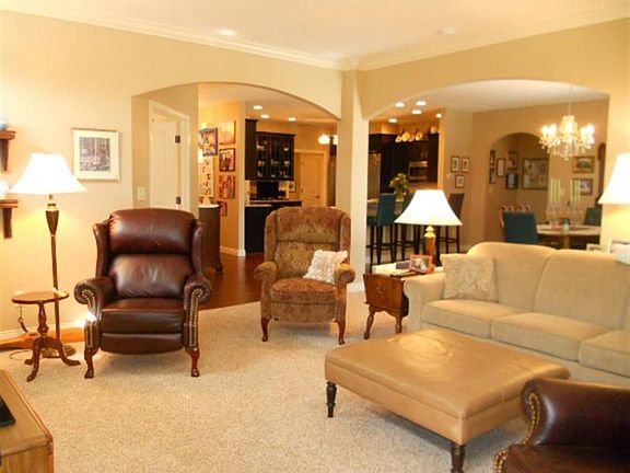 5th image of 3660 Farnsworth Dr