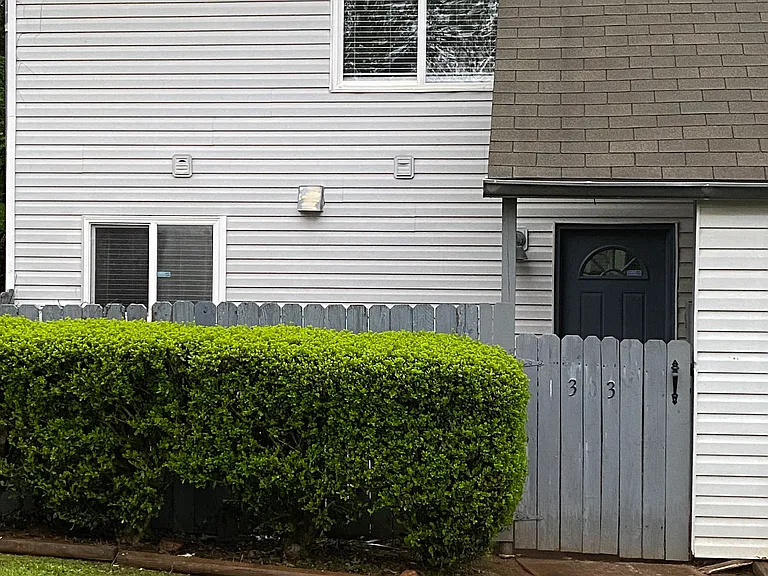 303 Country Club Dr — Photo 1