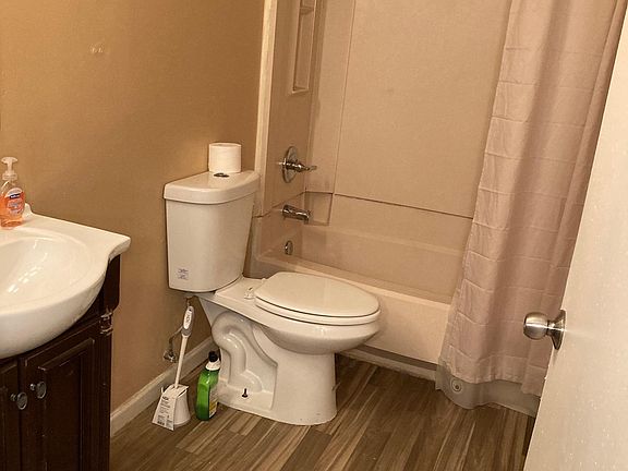 Full bathroom on second floor