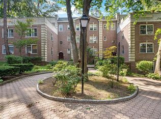 848 Palmer Rd APT 2F, Bronxville, NY 10708