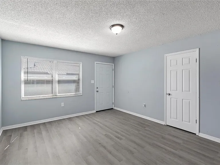 1703 Birchwood Cir #1-1703 — Photo 7