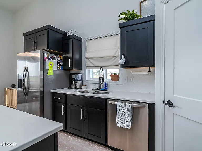 921 David Dr — Photo 2