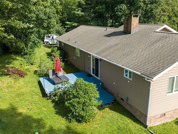 4th image of 153 Ridgefield Road