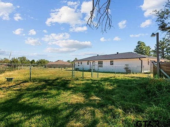 5th image of 17014 Woodcrest Cir