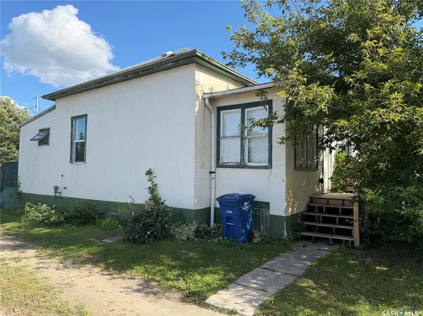 412 5th STREET E, Wynyard, SK S0A 4T0