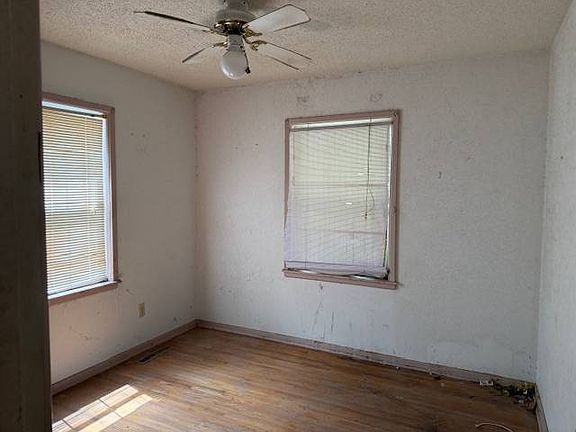 5th image of 1825 Lexington Rd