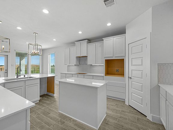 4th image of 628 Rocky Bluff Way
