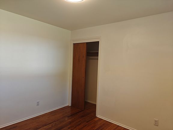 4th image of 1717 Davis Ave S
