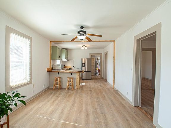 5th image of 100 Neal St