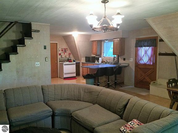 4th image of 5881 E Village Dr