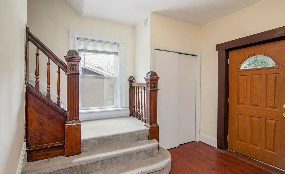 5 bed, 1.5 bath, 2500 sqft, $3,875 — Photo 4