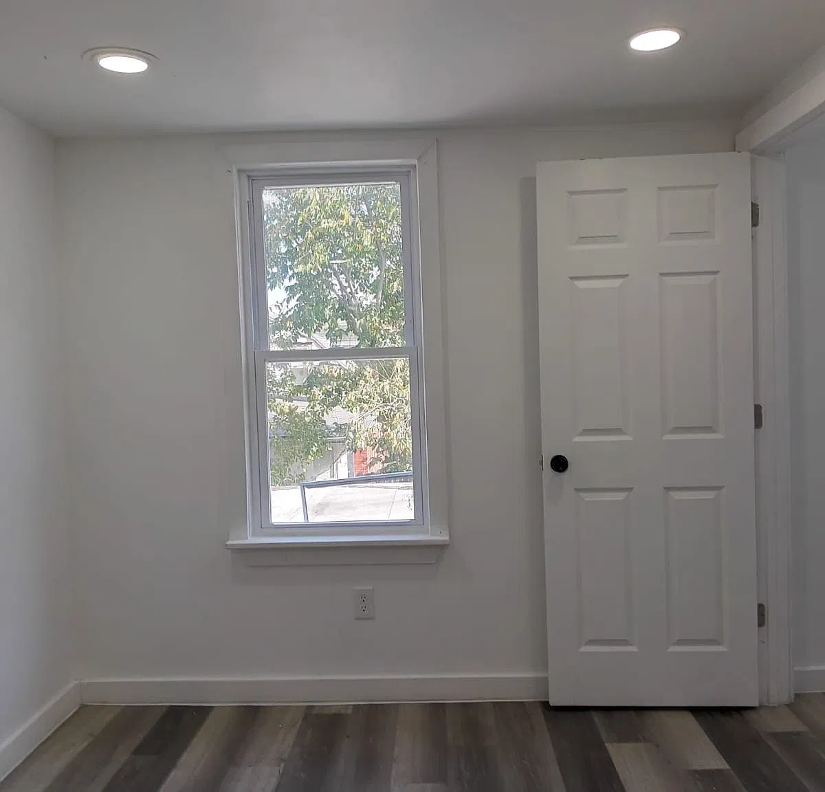5 bed, 1.5 bath, 1804 sqft, $2,400 — Photo 4