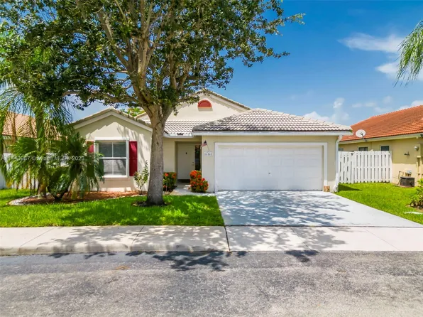 16561 NW 5th St, Pembroke Pines, FL 33028