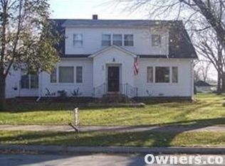802 5th St, Kalona, IA 52247