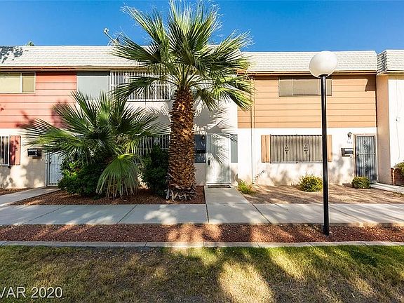 2nd image of 162 Greenbriar Townhouse Way