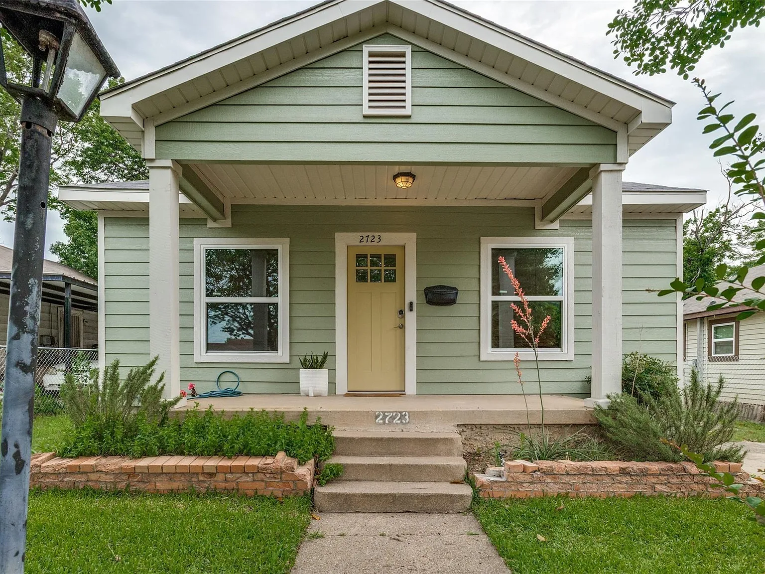3 bed, 950 sqft, $2,000 — Photo 1