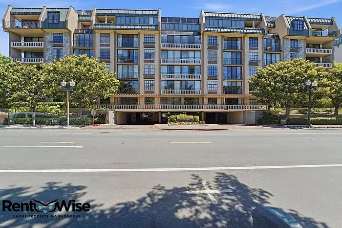 555 Laurel Ave #303 — Photo 2