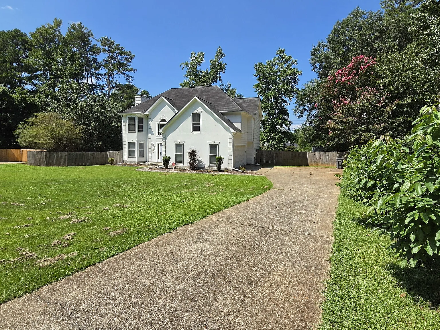 4 bed, 2.5 bath, 2388 sqft, $2,500 — Photo 3