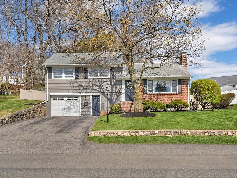 1st image of 105 Macarthur Rd