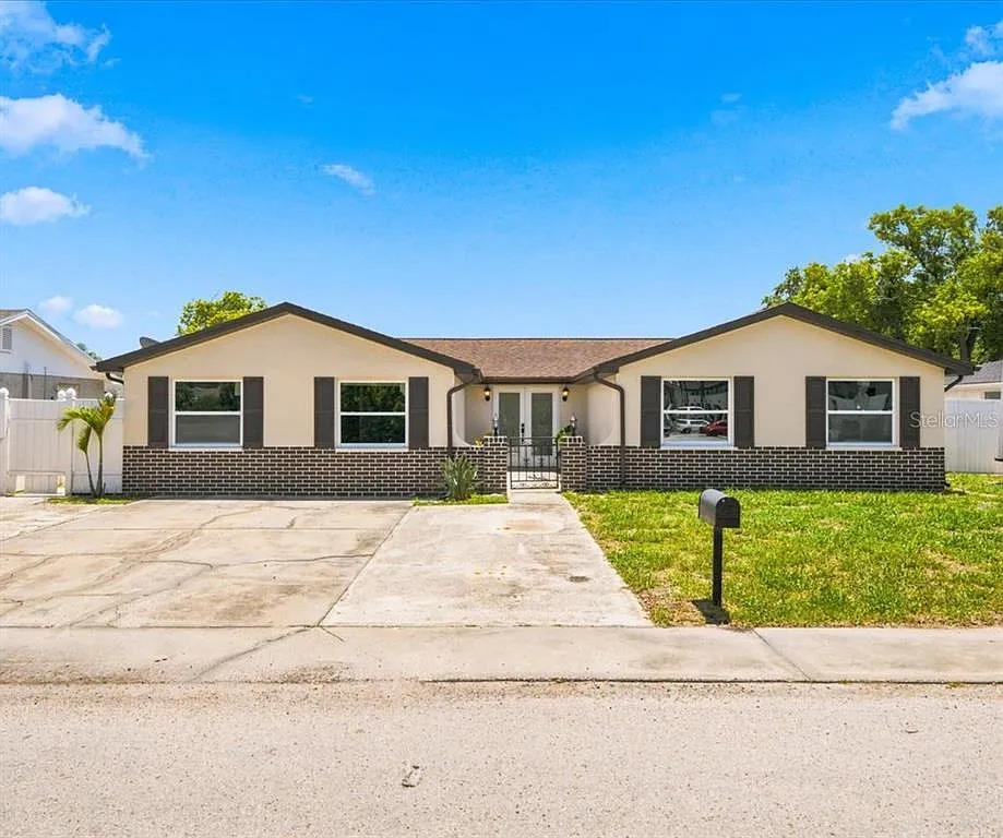 1 bed, 1.0 bath, 700 sqft, $1,450 — Photo 1