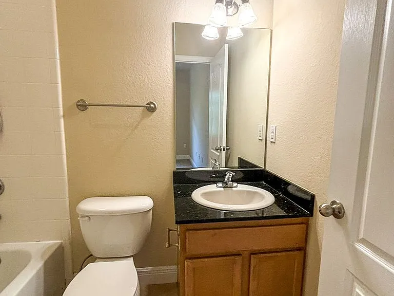 2946 SW 35th Pl #40 — Photo 23