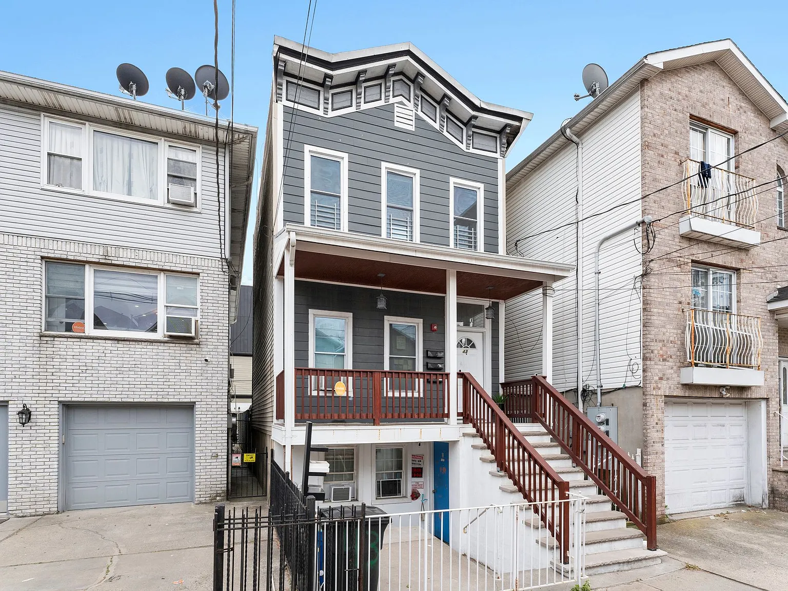 2 bed, 700 sqft, $2,100 — Photo 3