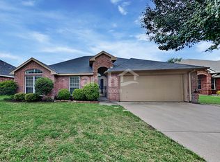 112 Chesterfield Cir, Waxahachie, TX 75165