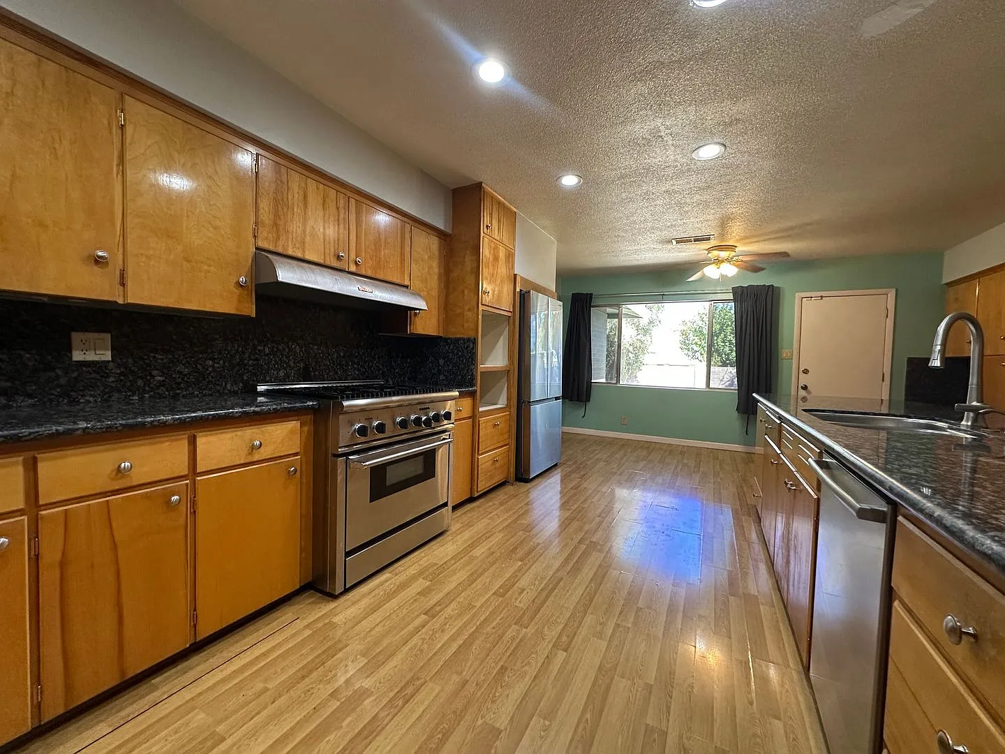 Midcentury 3-Bedroom Home Near the Las Vegas Strip — Photo 3