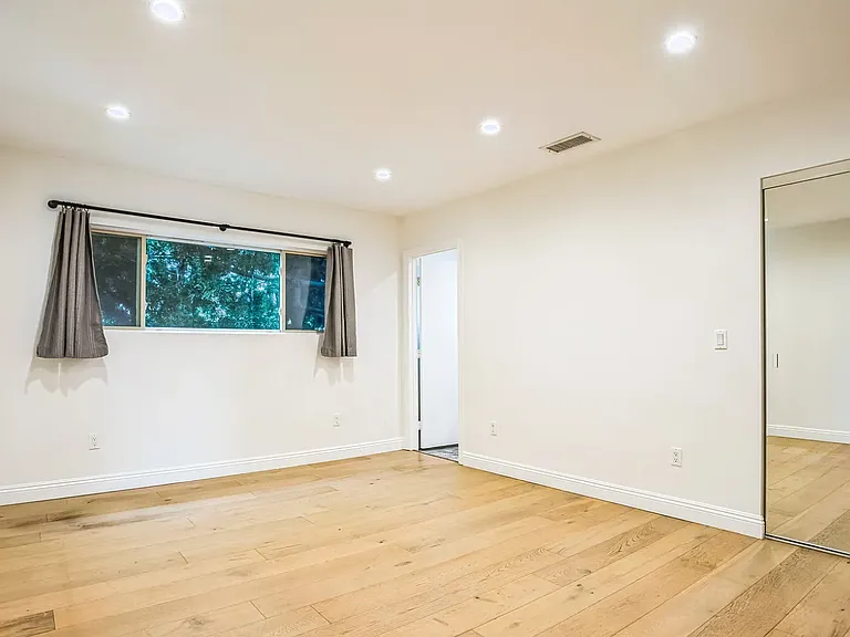 652 Vernon Ave #2 — Photo 34