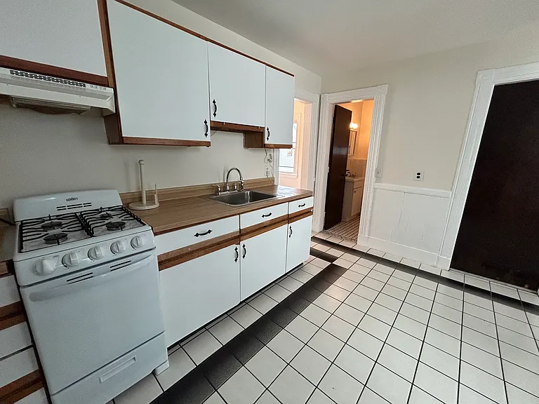 18 Reed Ave #1 — Photo 2