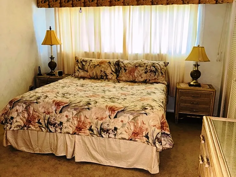 Master Bedroom King-size bed with new quality Kingsdown innerspring mattress.