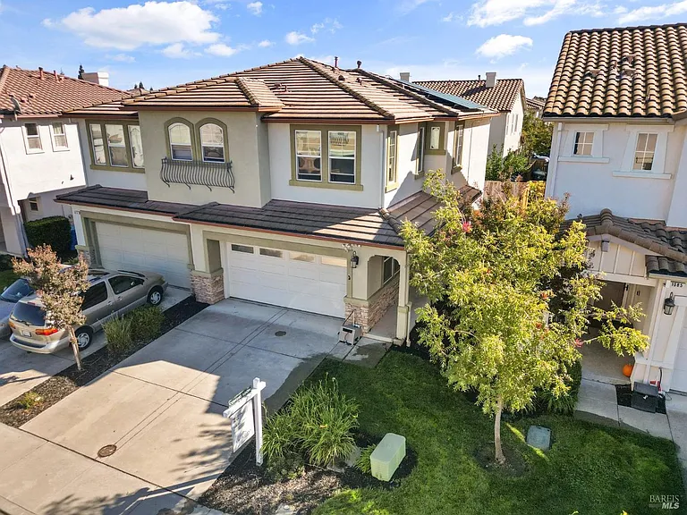 1079 Portofino Ave — Photo 2