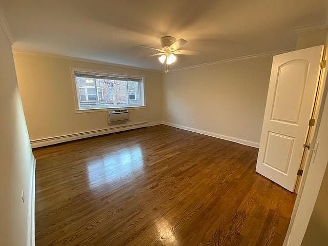 1st image of 1441 W Howard St APT 316