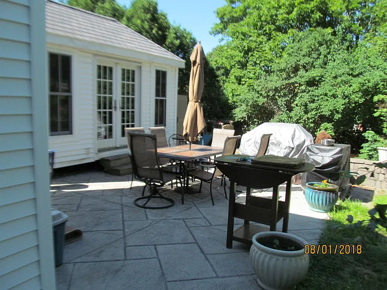 11 Travis Dr #8 — Photo 2